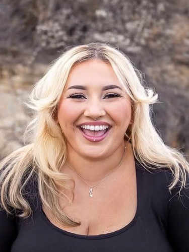 Vibes & Vines – Concert Series - Tori Green & Band