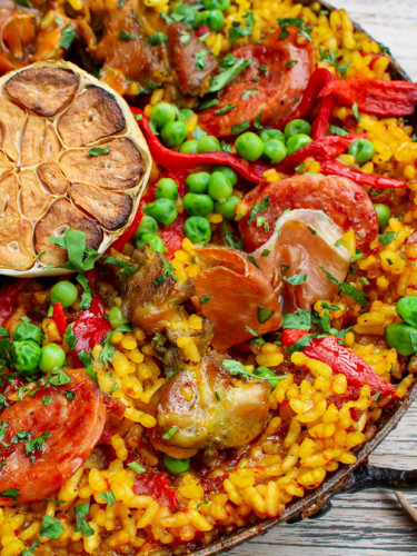 CULINARY ADVENTURES: CHICKEN & VEGETABLE PAELLA