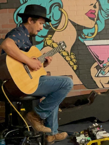 Live Music ~ Jesus Leonardo