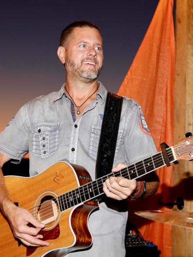 Live Music ~ Scott Thorberg