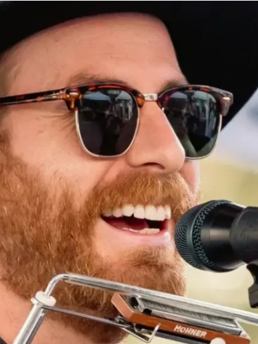 Live Music ~ Travis Guilliams