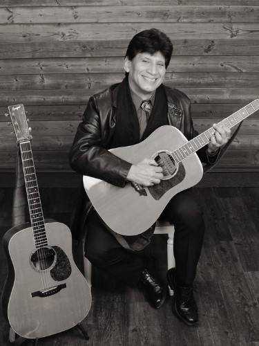 Live Music on the Lawn | Vic Moraga