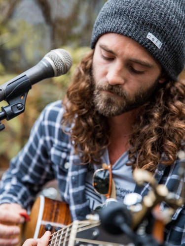 Leoness Cellars - Live Music at Leoness w/ Dalton Gazette