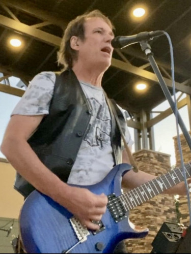 Leoness Cellars - Live Music w/ Dave Perry