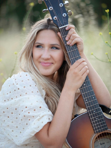 Leoness Cellars - Live Music at Leoness w/ Julia Lyons