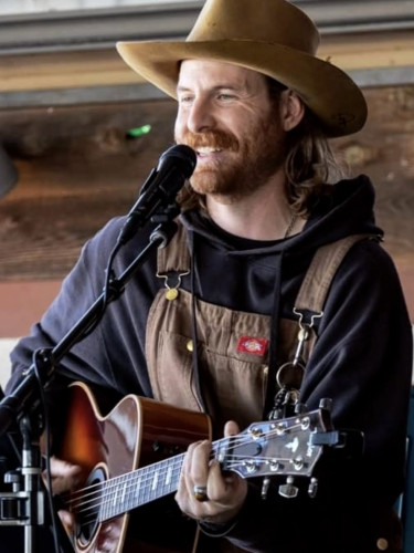Leoness Cellars - Live Music w/ Travis Guilliams